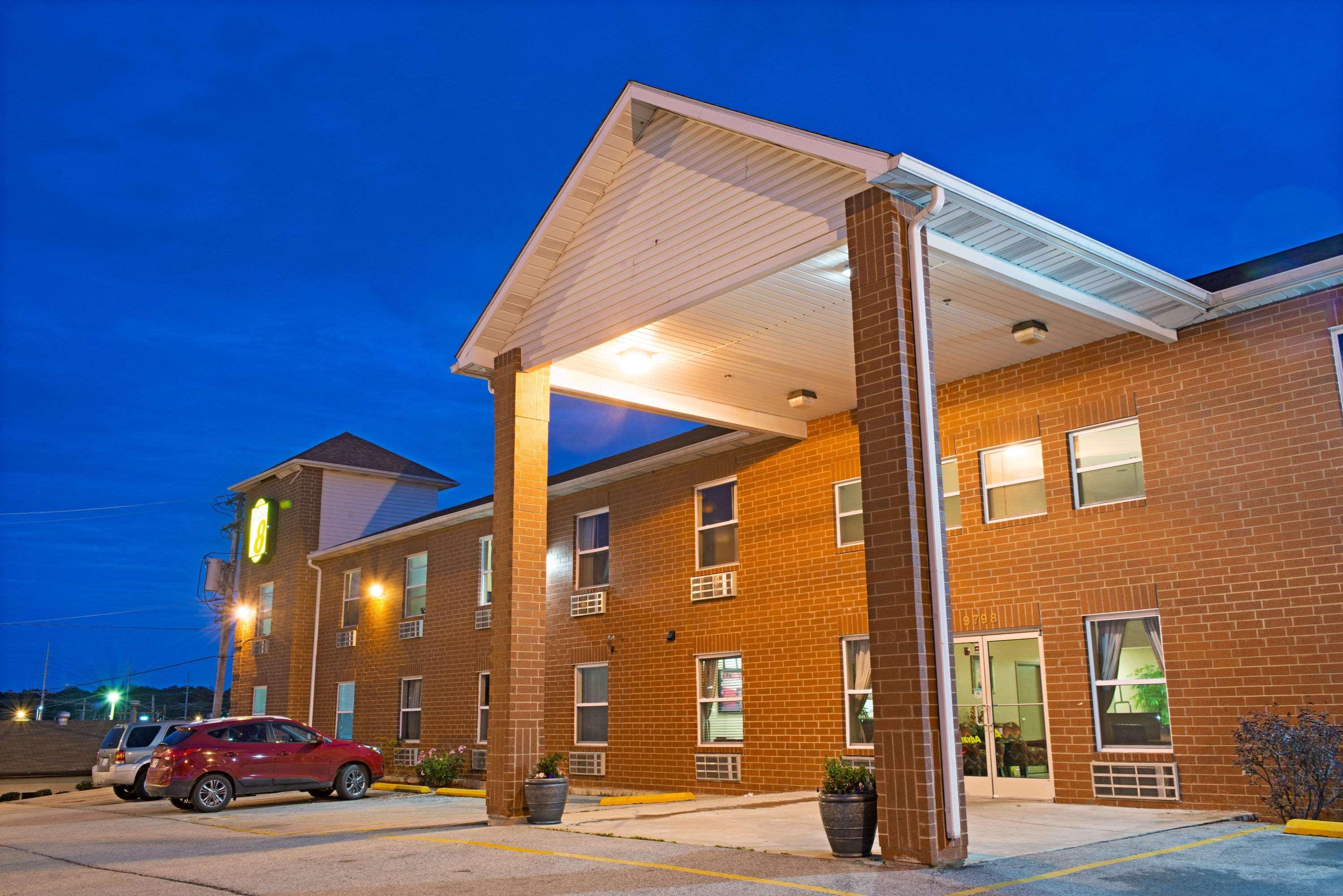 Super 8 By Wyndham St. Louis Airport Hotel Woodson Terrace Buitenkant foto