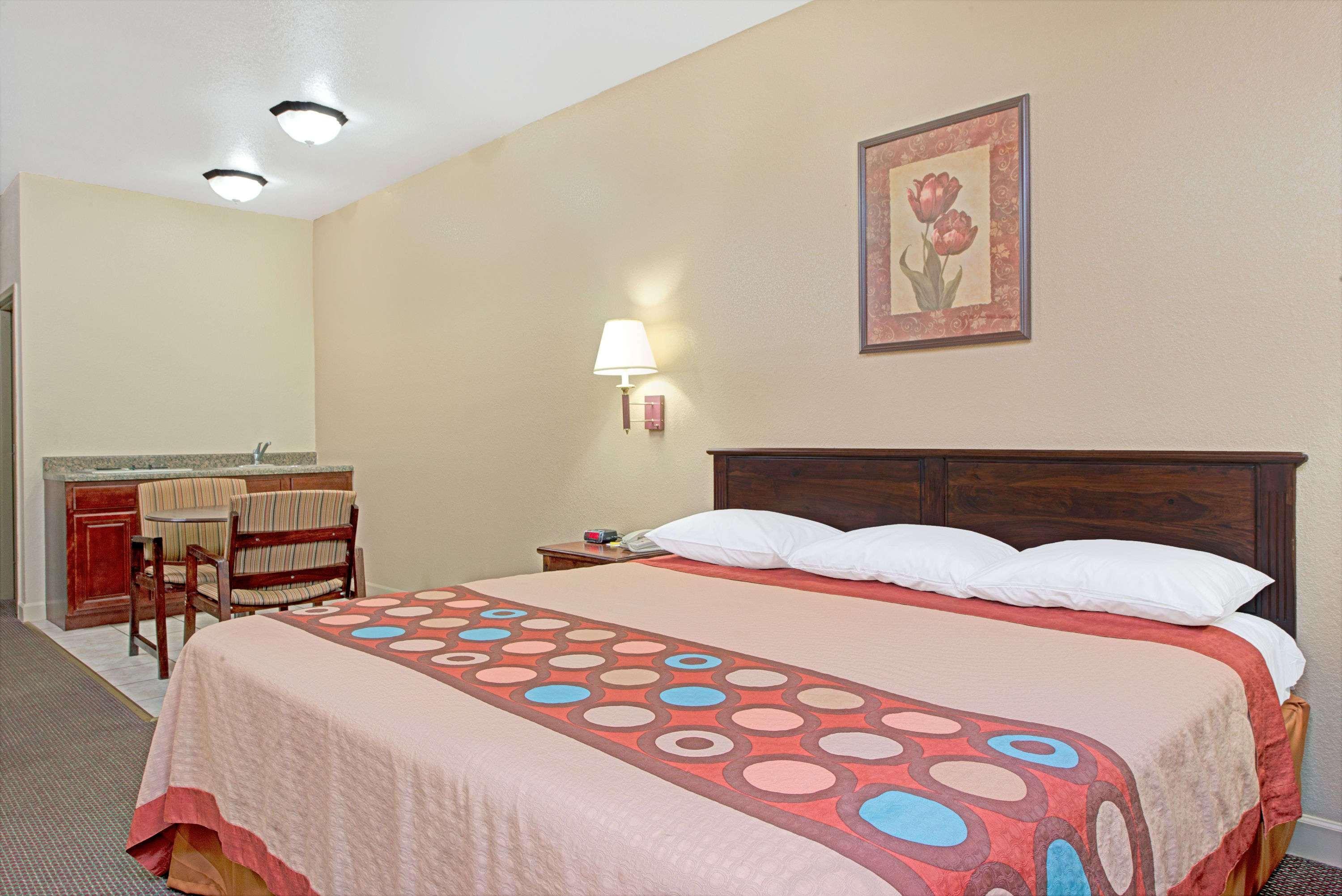 Super 8 By Wyndham St. Louis Airport Hotel Woodson Terrace Buitenkant foto