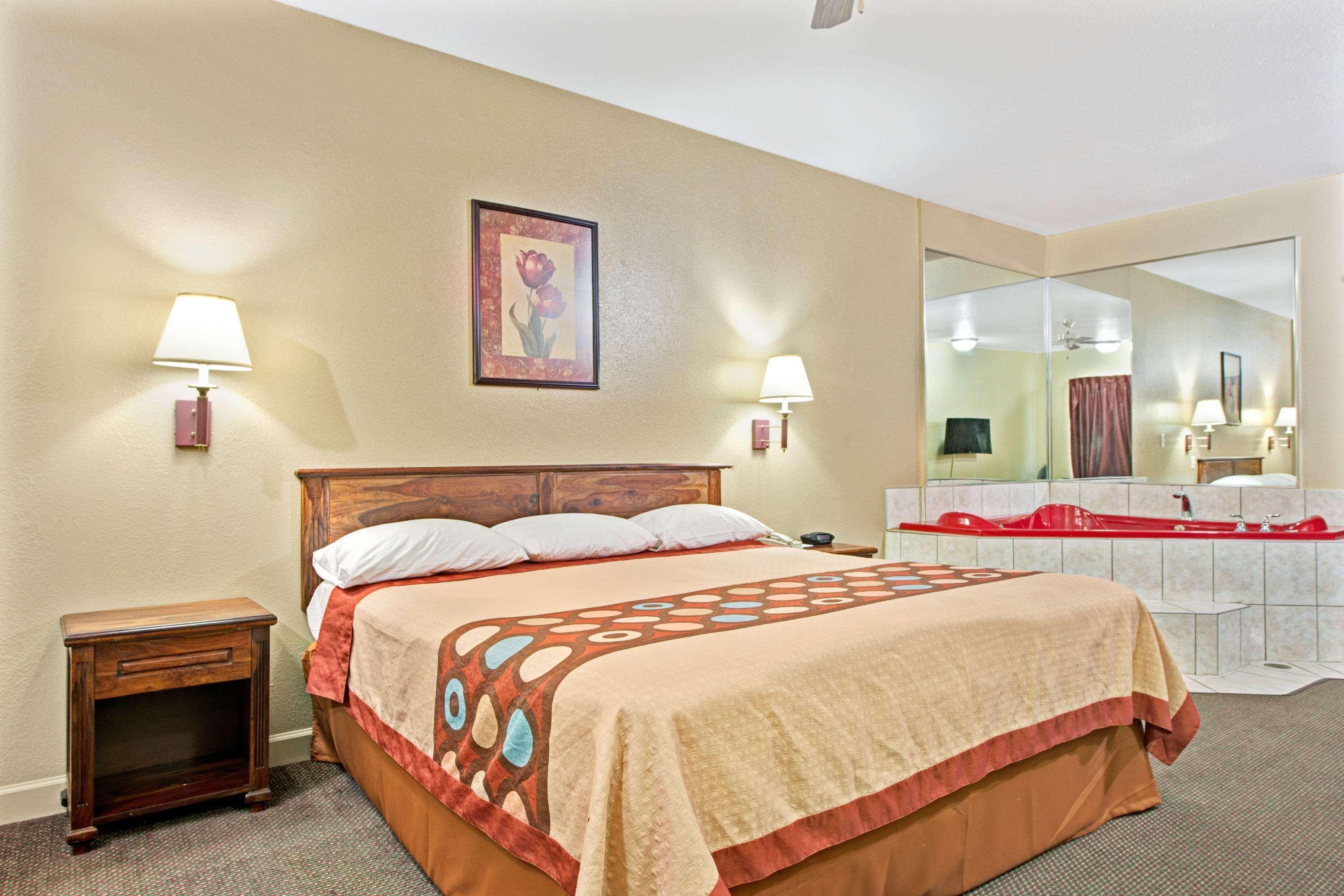 Super 8 By Wyndham St. Louis Airport Hotel Woodson Terrace Buitenkant foto