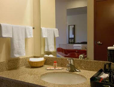 Super 8 By Wyndham St. Louis Airport Hotel Woodson Terrace Buitenkant foto