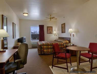 Super 8 By Wyndham St. Louis Airport Hotel Woodson Terrace Buitenkant foto
