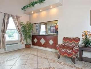 Super 8 By Wyndham St. Louis Airport Hotel Woodson Terrace Buitenkant foto